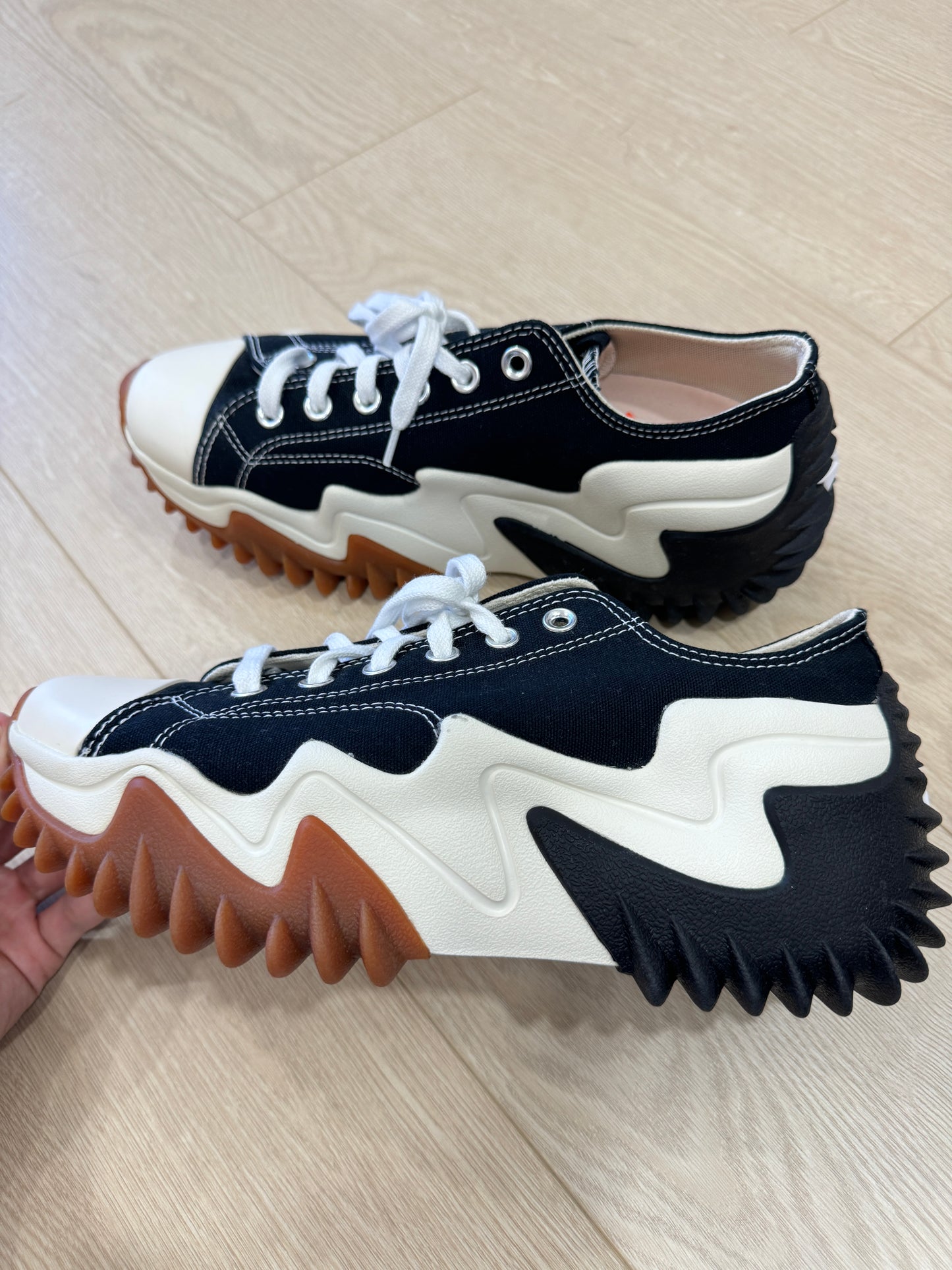 Converse Run Star Motion 黑白鋸齒底